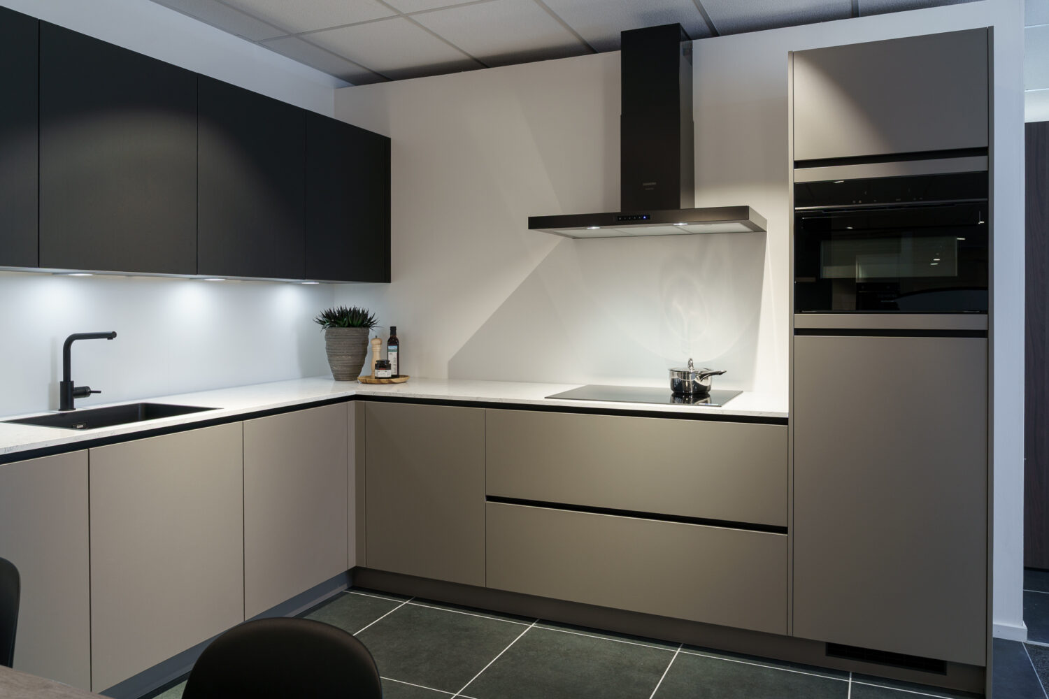 Urban greige keuken