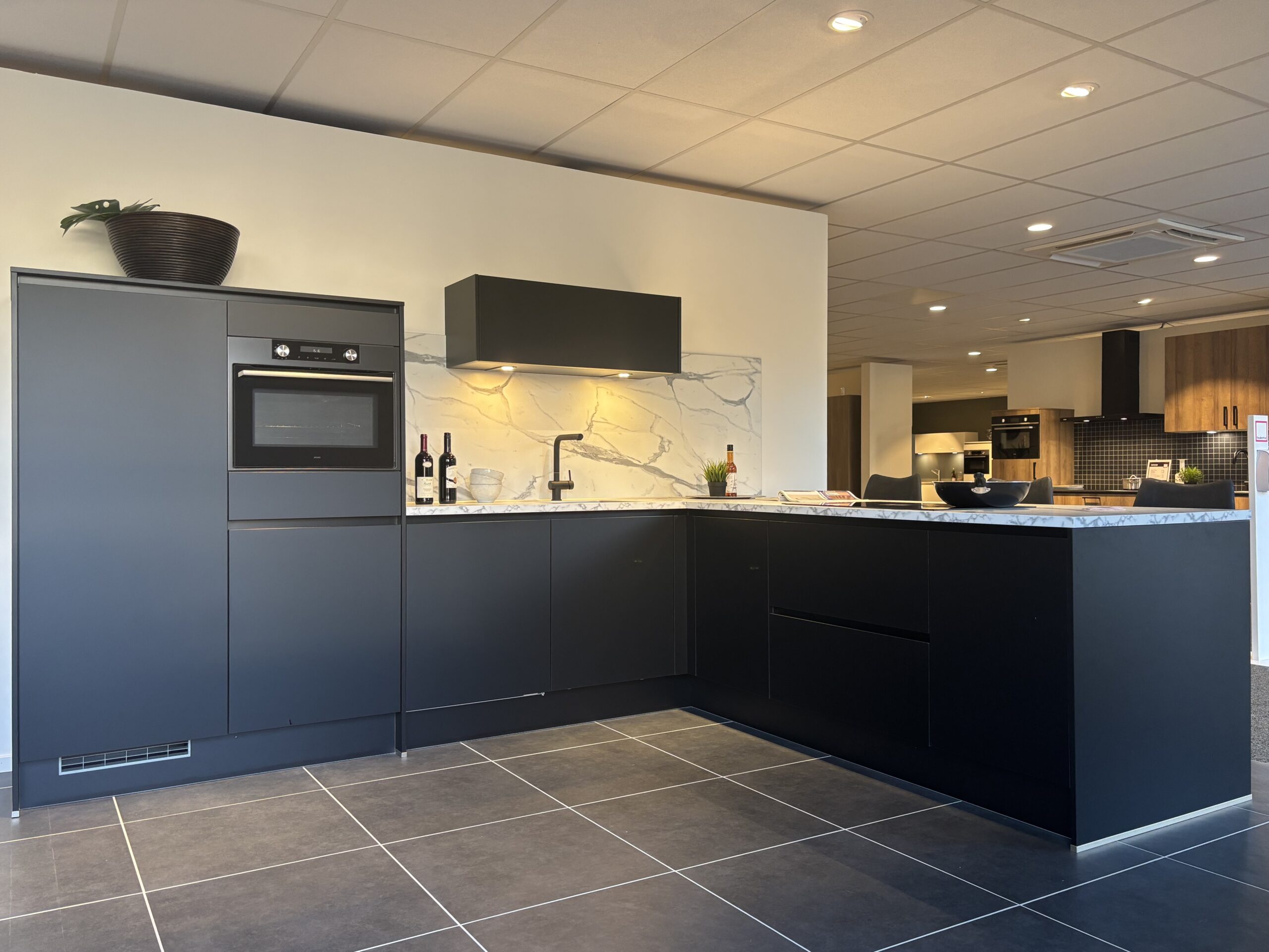 Carrara Tilburg zwarte keuken