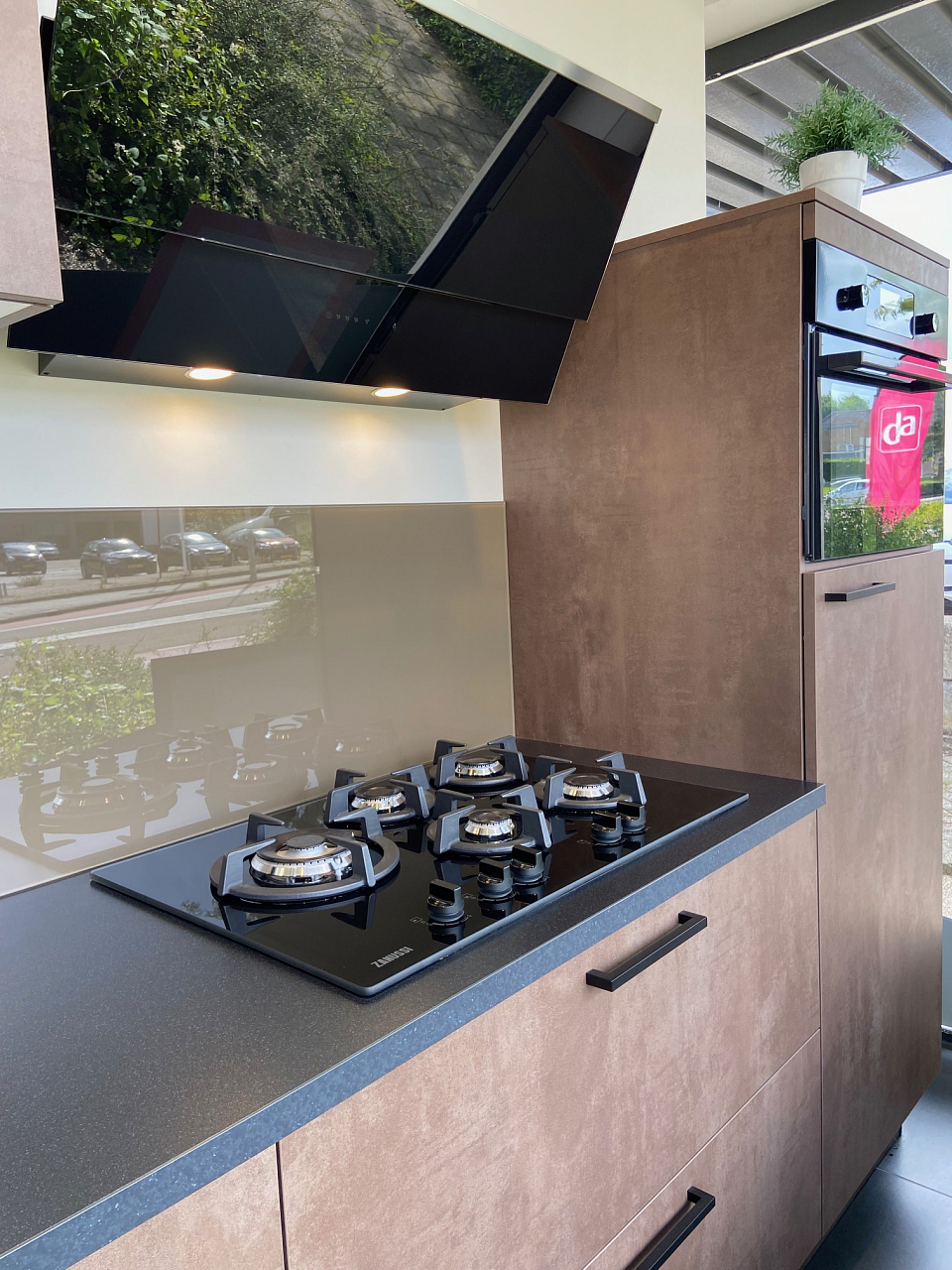 Nimes Heerlen showroomkeuken gaskookplaat